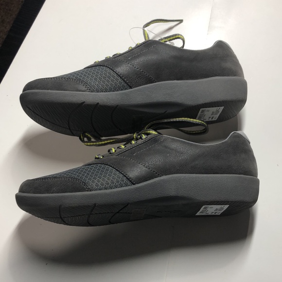 Brand new Clarks gray Cloudstepper sneakers size 8 - Picture 3 of 10